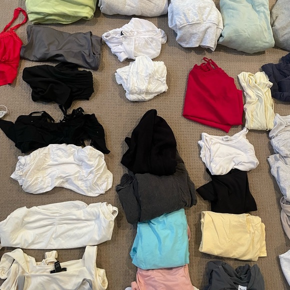 60 PIECE BUNDLE! - Picture 3 of 13